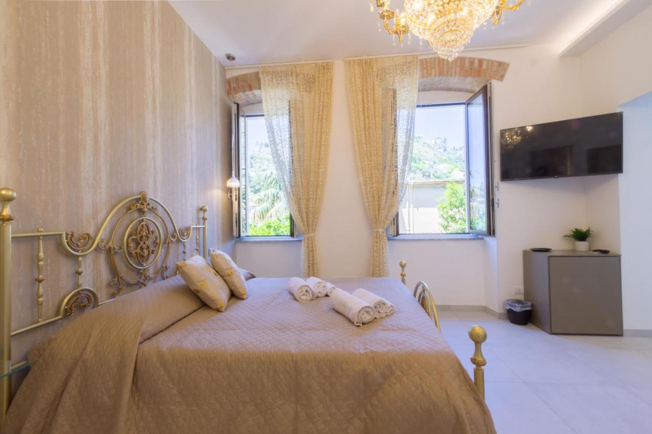 Villa Valverde Apartments E B&B Taormina Kültér fotó